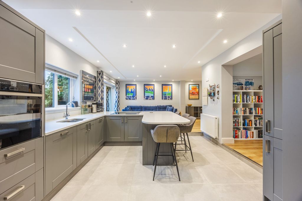 Property photo 3 of 20