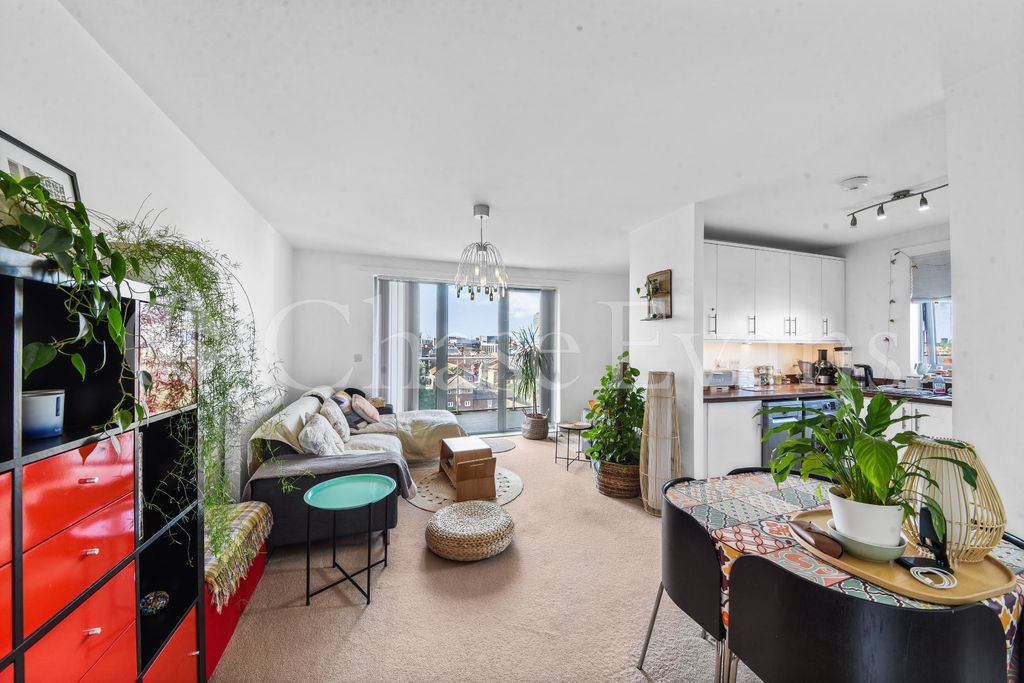 Property photo 1 of 18 Living