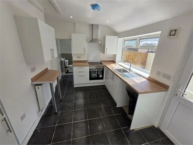 Property photo 2 of 12 Kitchen