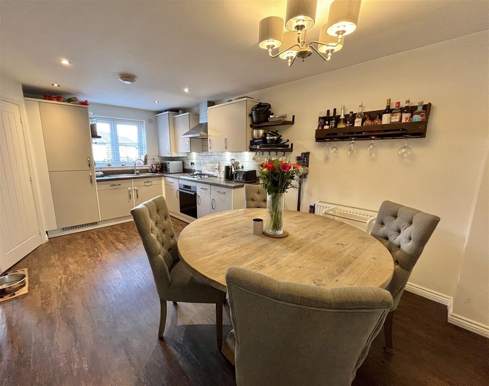 Property photo 3 of 14 Dining Kitchen