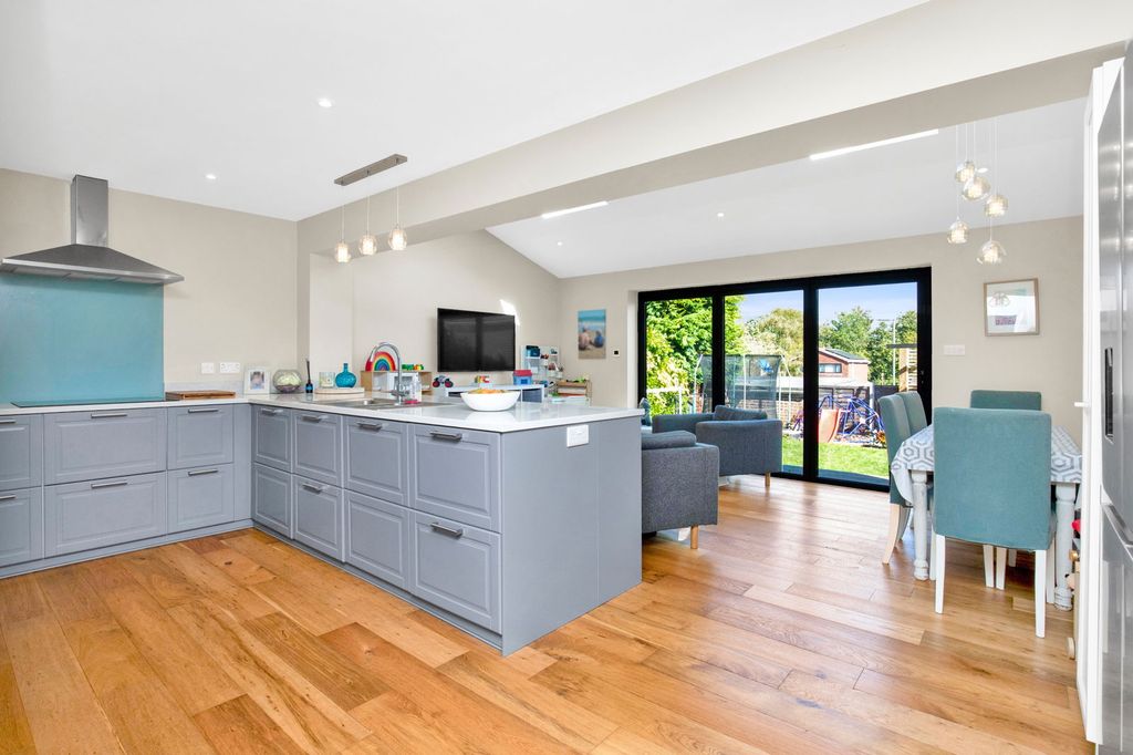 Property photo 2 of 23