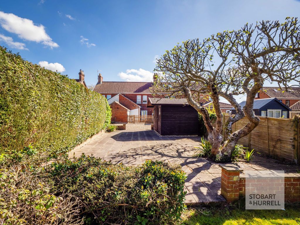 Property photo 3 of 23 Terrace