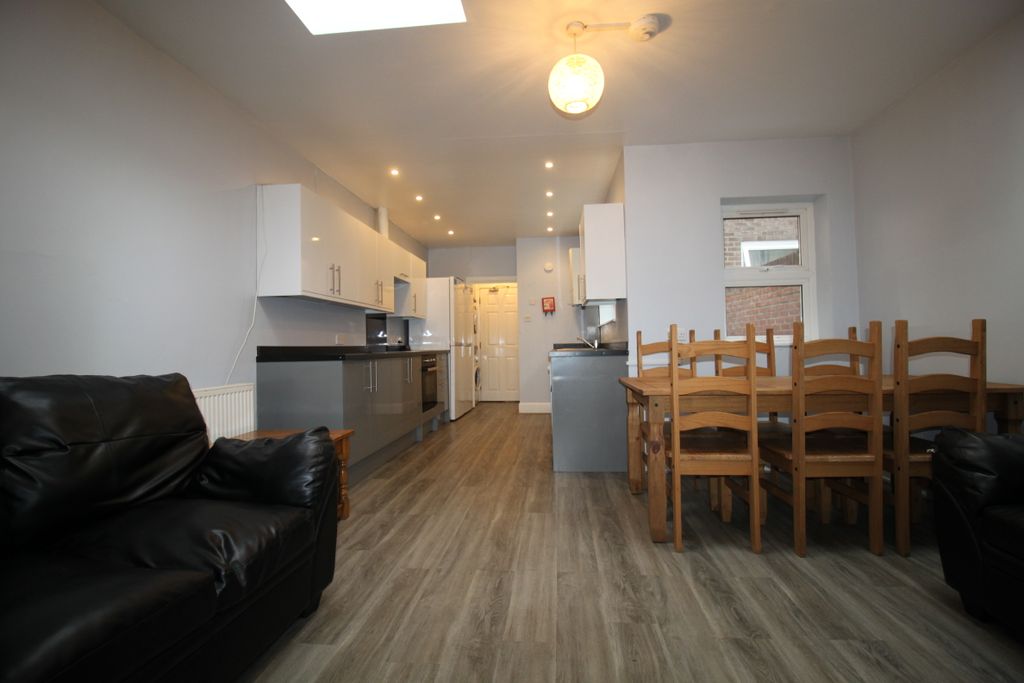 Property photo 3 of 32