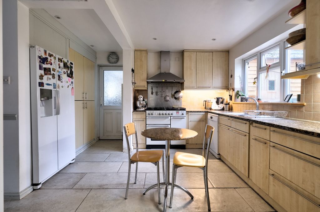 Property photo 3 of 25 Kitchen