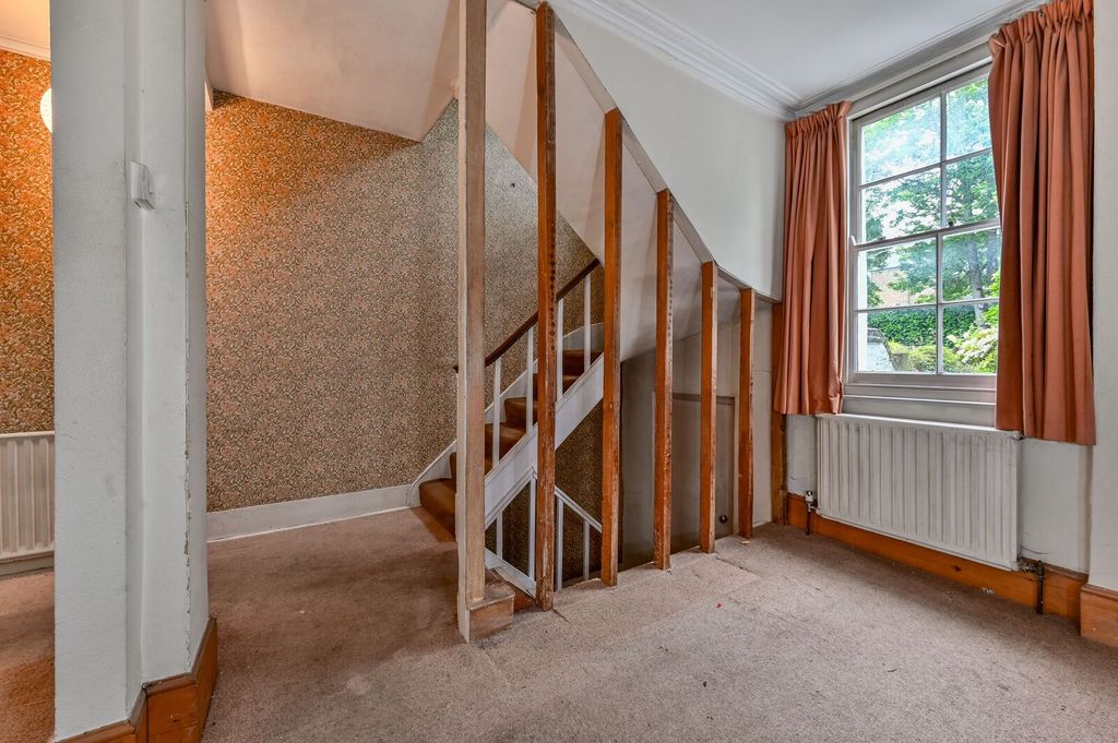 Property photo 3 of 33