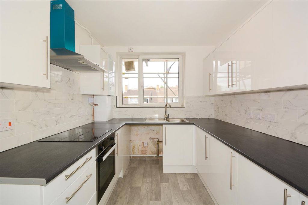 Property photo 3 of 14 Kitchen