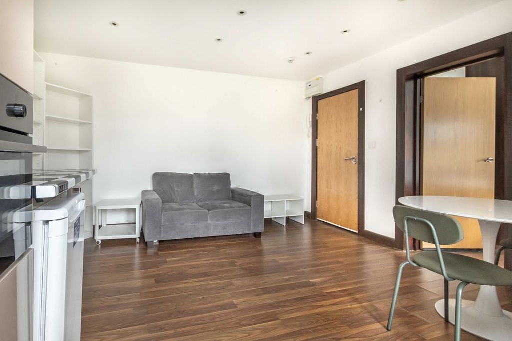 Property photo 2 of 5