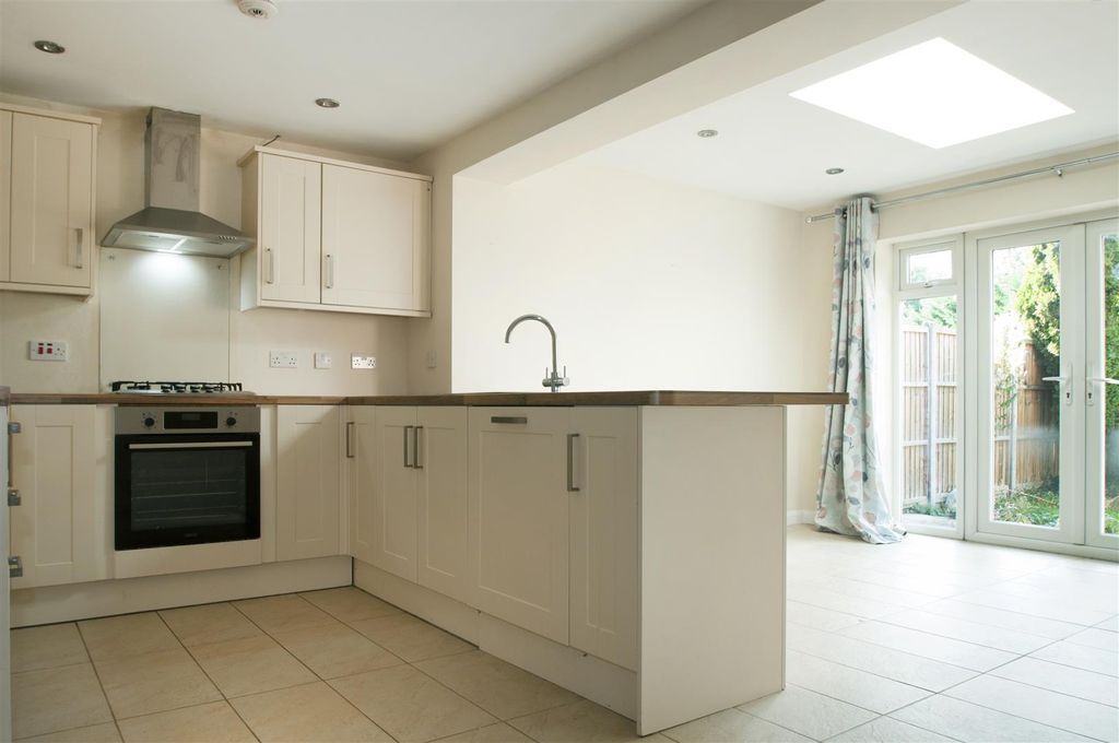 Property photo 3 of 11 35 Thames 03.Jpg