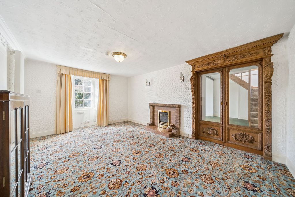 Property photo 2 of 33