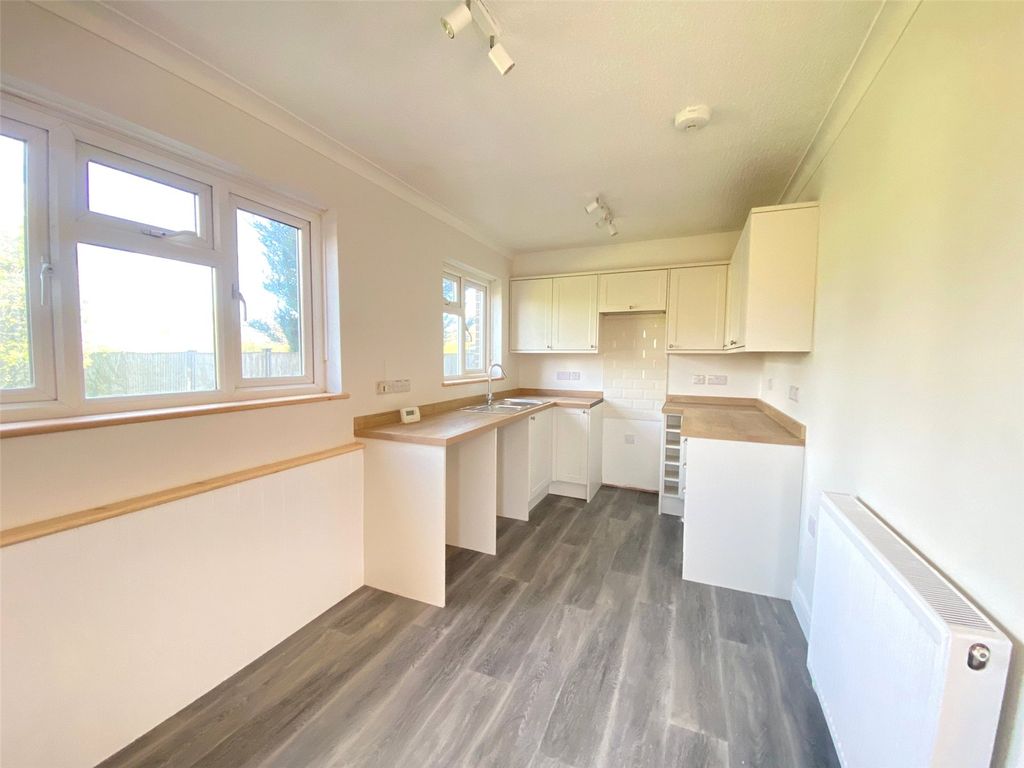 Property photo 3 of 8 Kitchen