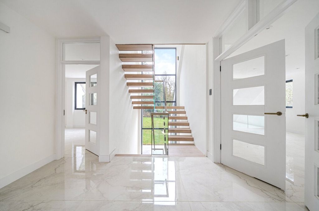 Property photo 2 of 21 Picture No. 19