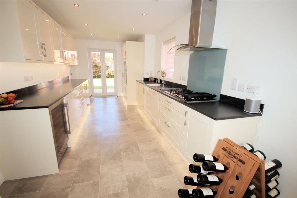 Property photo 3 of 32 Kitchen/Dining Room