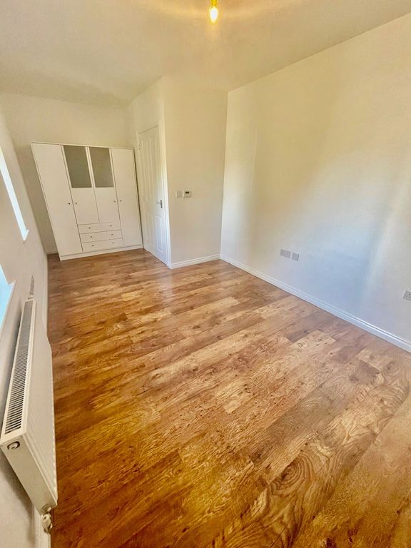 Property photo 3 of 5 Bedroom