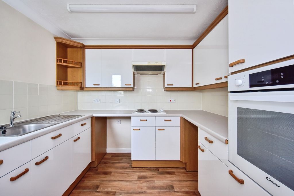 Property photo 3 of 12 Kitchen
