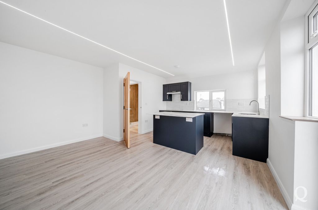 Property photo 3 of 12 2356A2Ff-Da93-452...