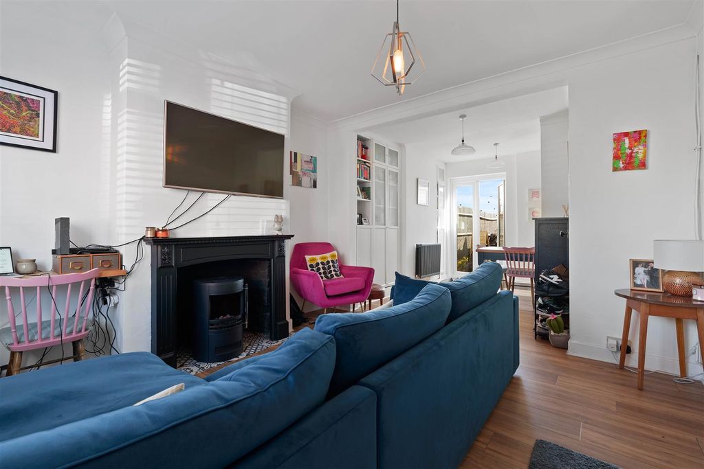 Property photo 2 of 20 Lounge