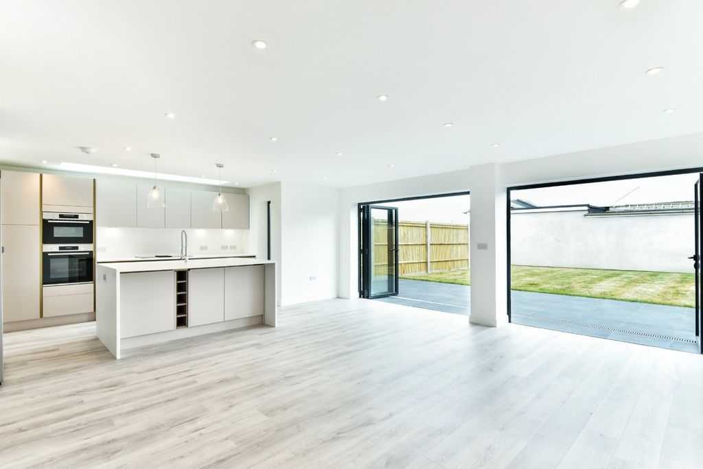 Property photo 1 of 17 Kitchen/Living Room