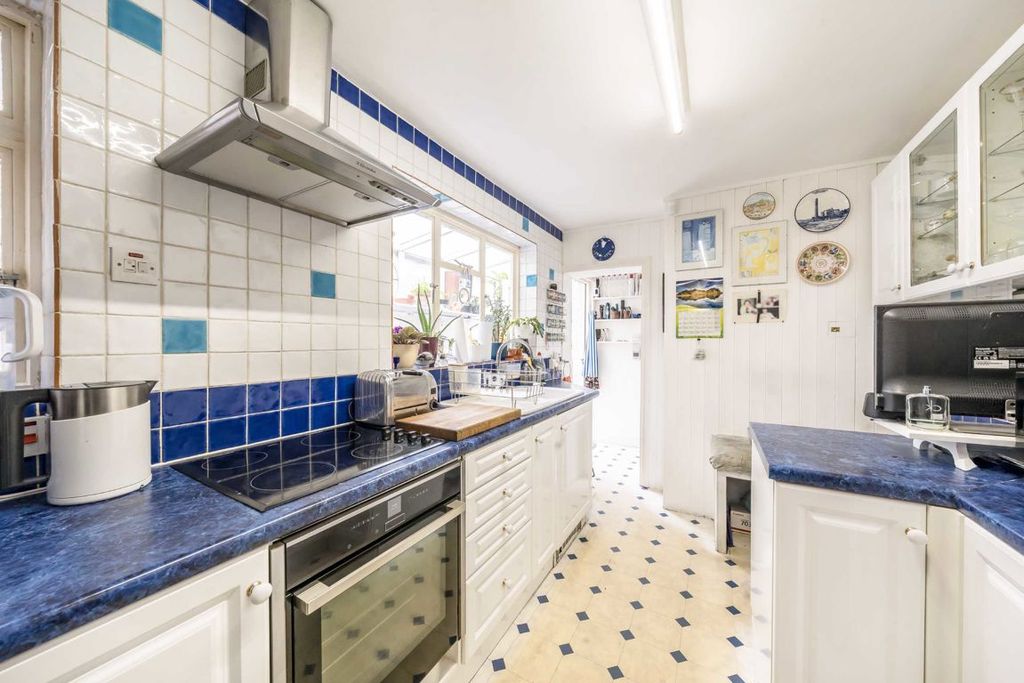 Property photo 3 of 7