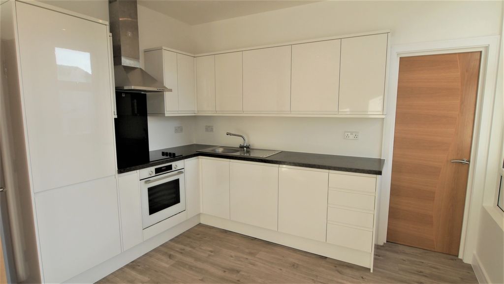 Property photo 2 of 8 Kitchen