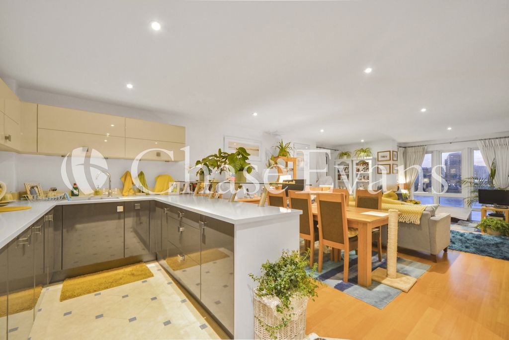 Property photo 1 of 22 St Davids Square Lon
