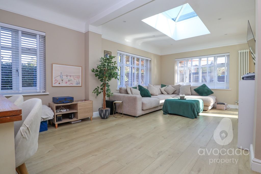 Property photo 3 of 18 5568715