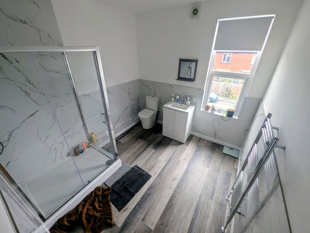 Property photo 2 of 15 14 Headingley Mount New Bathroom