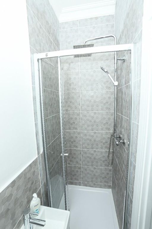 Property photo 2 of 17 71 Wellesley #2.Jpg