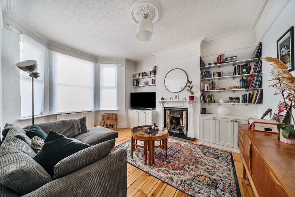 Property photo 2 of 26 1305801-15-684Aae...