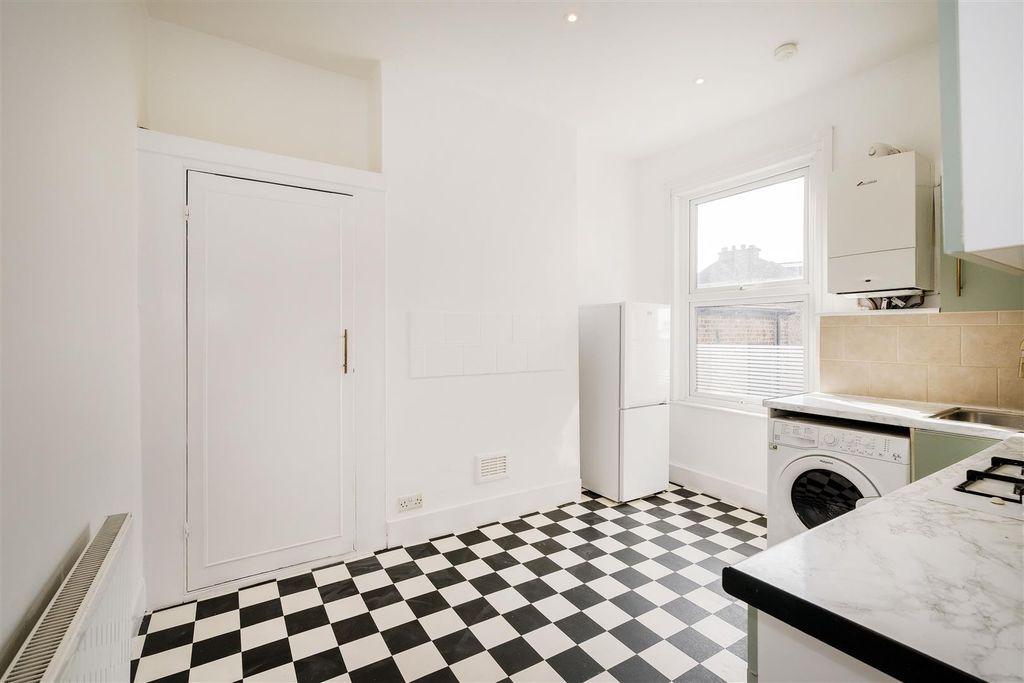 Property photo 3 of 15 251A High Road-7.Jpg