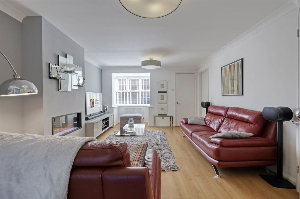 Property photo 3 of 32