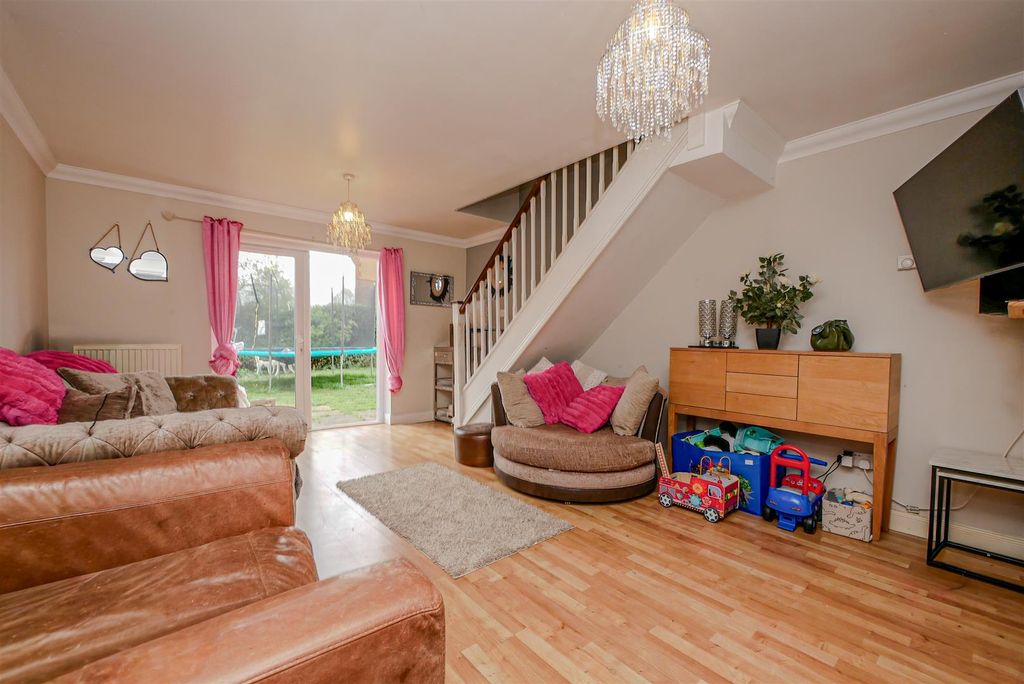 Property photo 3 of 10 Lounge