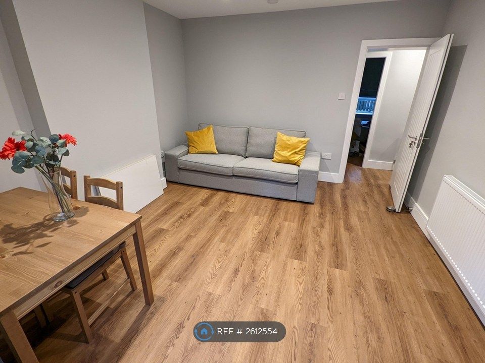 Property photo 1 of 14 Lounge