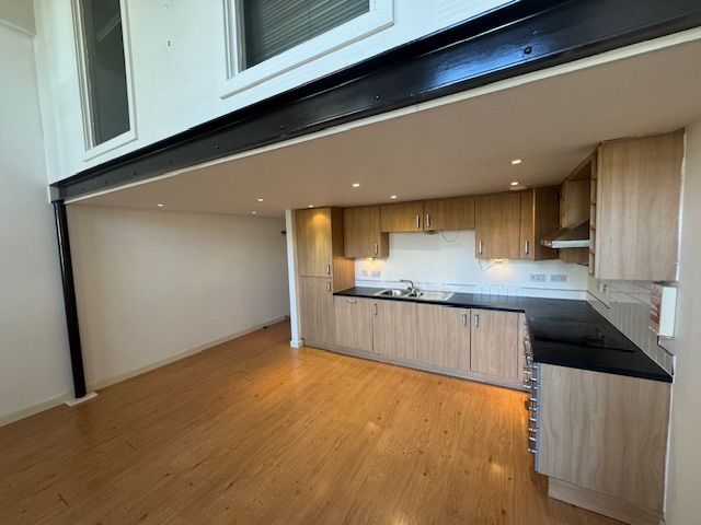 Property photo 3 of 16 Entrance Porch