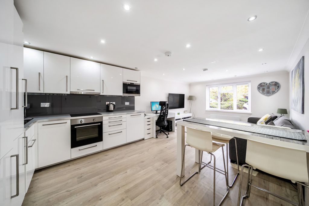 Property photo 3 of 12 Kitchen