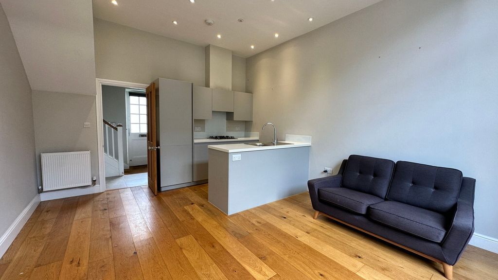 Property photo 1 of 13 Reception