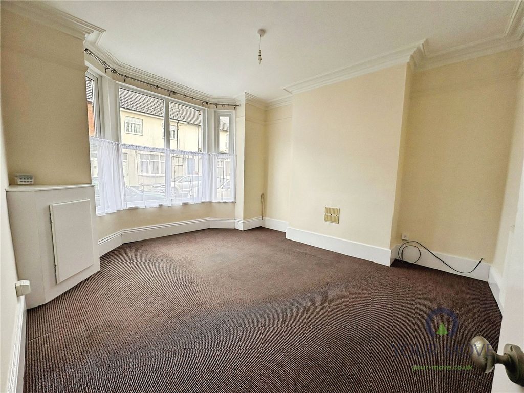 Property photo 2 of 16 Lounge