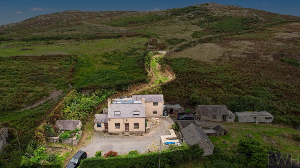 Property photo 2 of 19 Llanllawen Bach