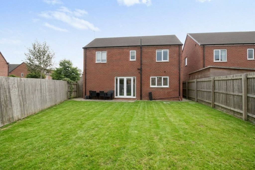 Property photo 2 of 28
