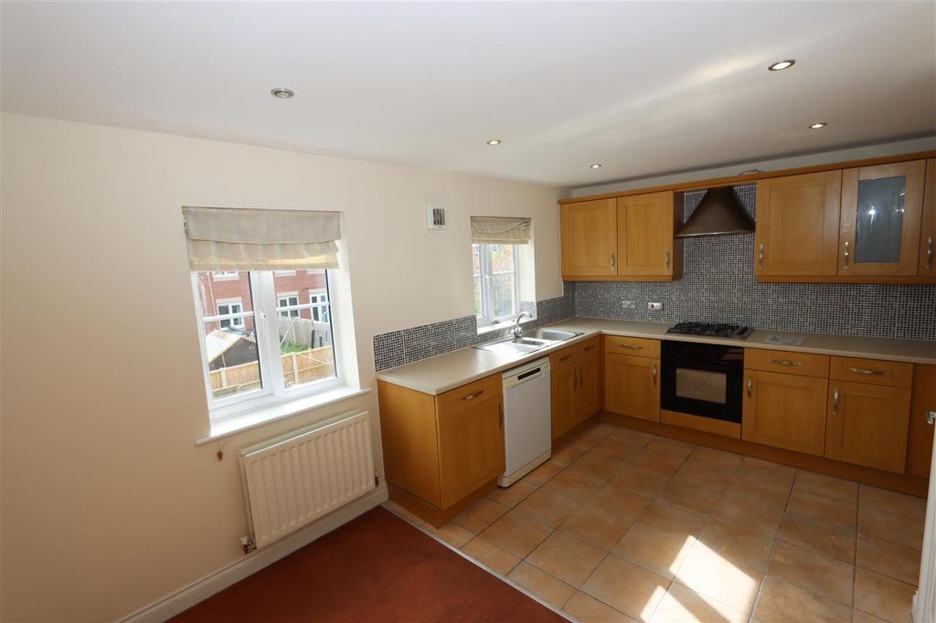 Property photo 3 of 15 Kitchen