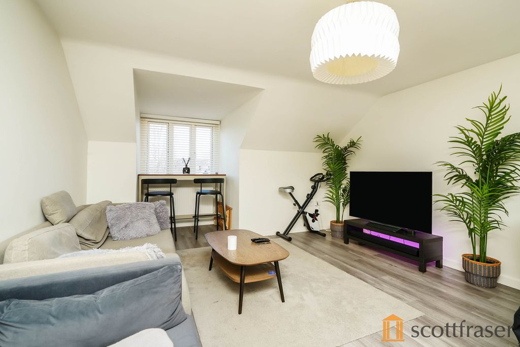 Property photo 3 of 9 2