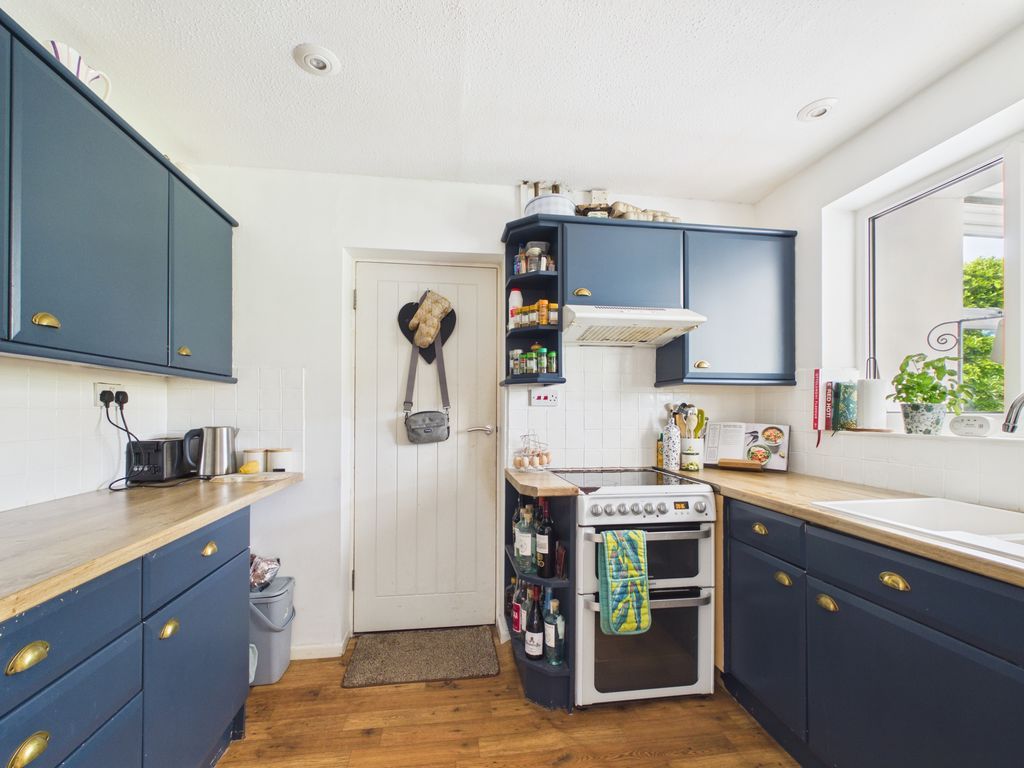 Property photo 3 of 13 Kitchen