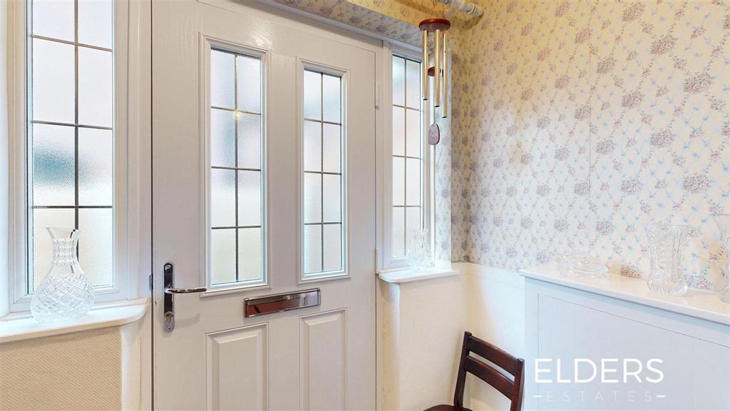 Property photo 3 of 17 Entrance Hall