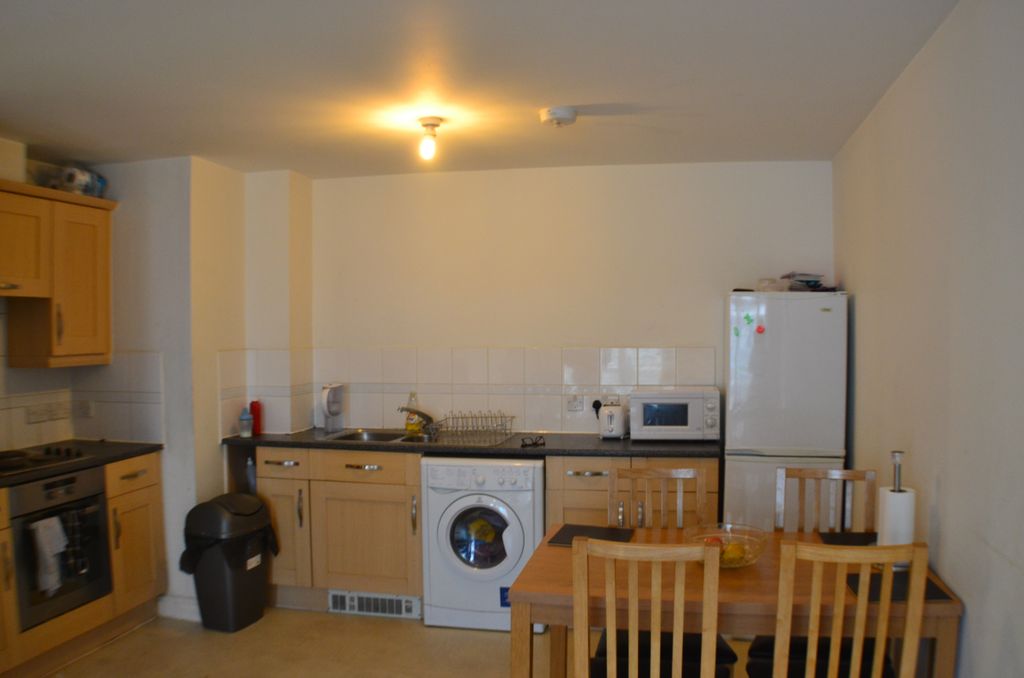 Property photo 3 of 10 Kitchen