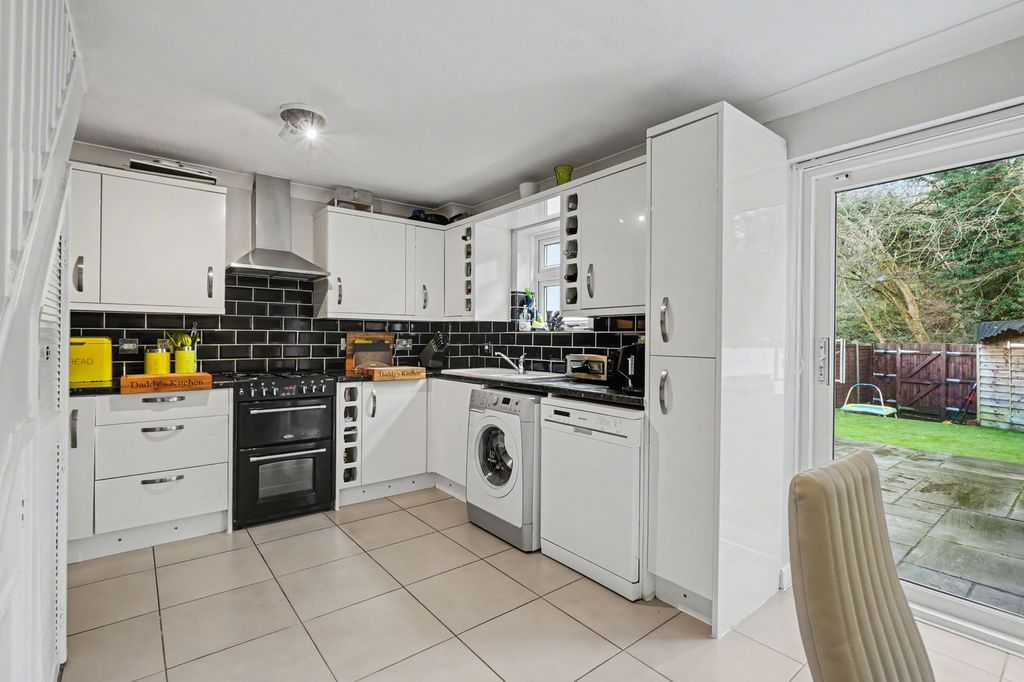 Property photo 3 of 26