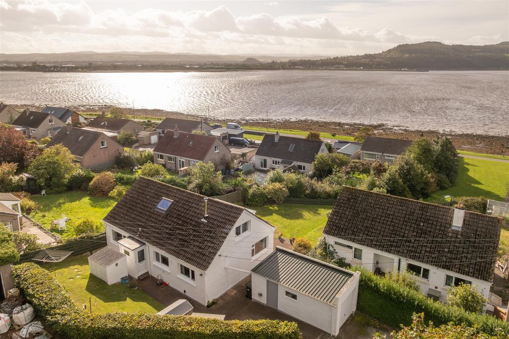 Property photo 2 of 20 17-Drone-Beauly-Firth.Jpg