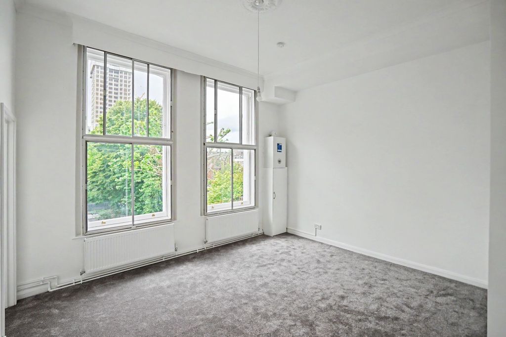 Property photo 3 of 8 Flat 30, 15 Nevern Road, Earl's Court, London Sw5 9Pq