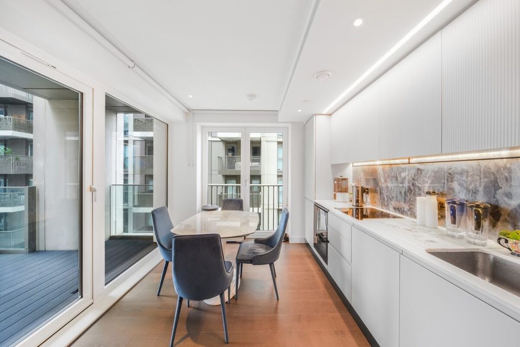 Property photo 1 of 12 Belvedere Row Apa...