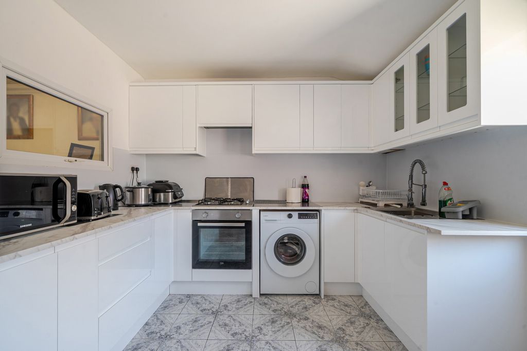 Property photo 3 of 24 1523691-6-6Aad201...