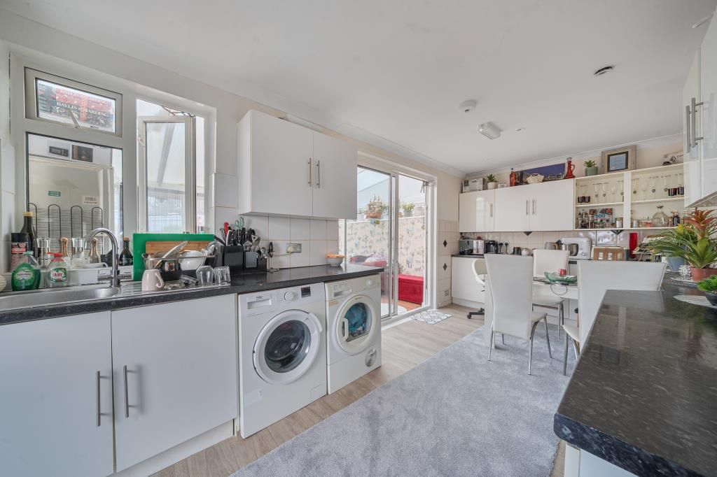 Property photo 3 of 20 Kitchen