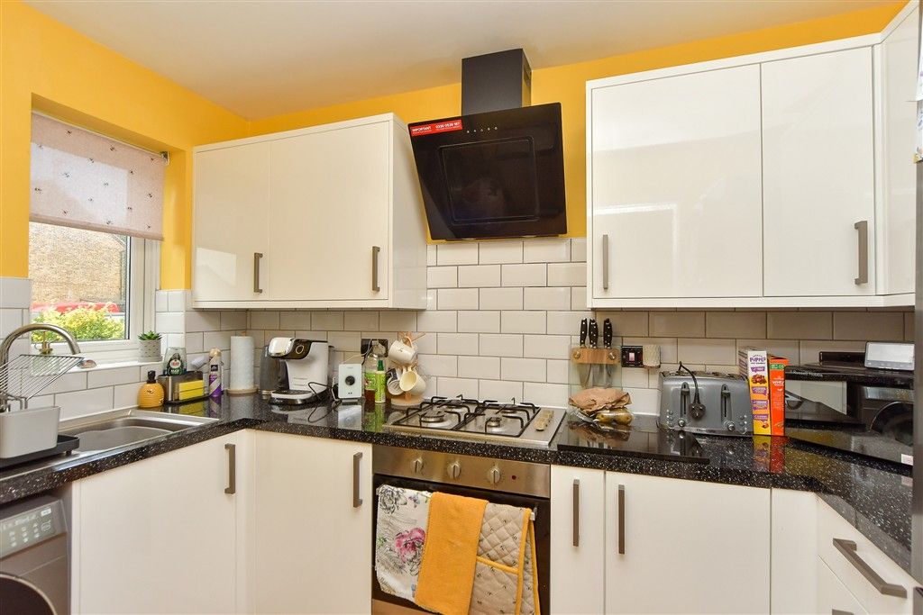 Property photo 2 of 9 Kitchen